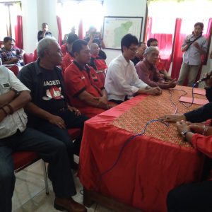 Ratusan Masa Geruduk Kantor PDI P Magetan