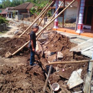 Proyek Talud Dana Desa di Desa Terung Makan Korban Satu Pekerja Meninggal Dunia Tertimpa Talur yang Ambrol