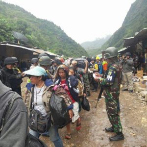 TNI POLRI Berhasil Bebaskan Ratusan Sandera Dan Porak Porandakan Pemberontak