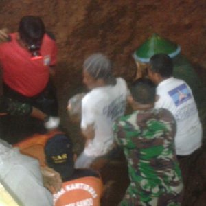 IBU MUDA DAN BAYI BELIA MENINGGAL DUNIA AKIBAT TERTIMBUN TANAH LONGSOR DI KAB.PONOROGO