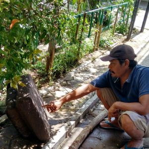 Warga Penasaran Soal Penemuan Batu Ukir Kuno