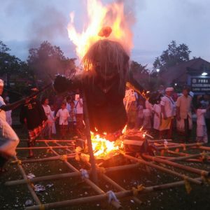 Raksasa Ogoh-Ogoh Dibakar. Ini Maksudnya
