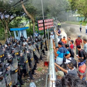 Unjuk Rasa Didepan Pintu Pangkalan LANUD ISWAHJUDI Jawa Timur