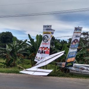 Asal-Asalan. KPU Magetan Pasang Baliho Banyak Yang Roboh
