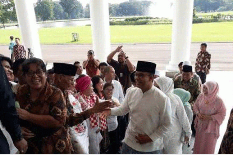 Pendukung Lawan politik Soraki Kedatangan Anies Di Istana Bogor