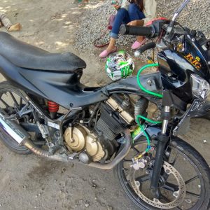 Ngantuk! Pengendara Motor Tabrak Mobil Parkir Di Madigondo