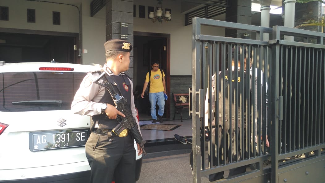 KPK Geledah Rumah Ket.DPRD Dan Wabup Tulungagung Non Aktif Dan Petinggi Tulungagung Lain