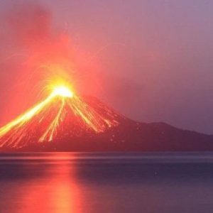 Dihimbau Jauhi Gunung Krakatau Hingga Radius 2 KM