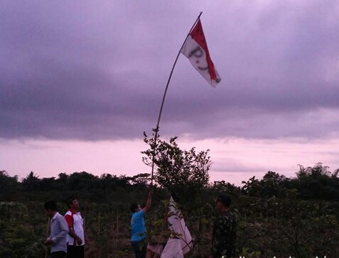 Bendera Merah Putih Dinodai Tulisan P. JOKO