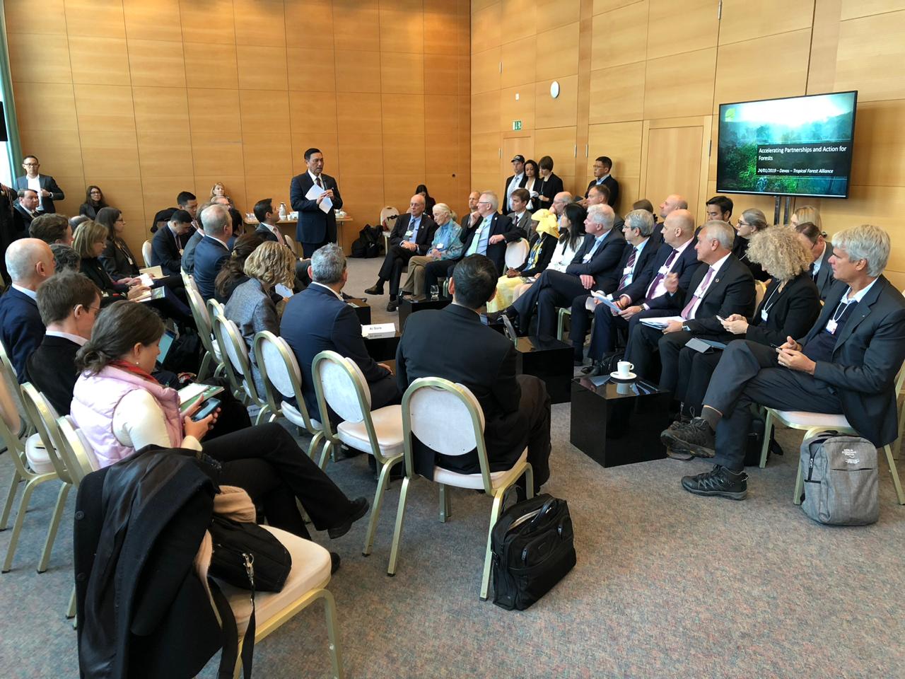 Hadapi Sorotan Dunia Soal Deforestasi, Menko Luhut: Jangan Dikte Kami!