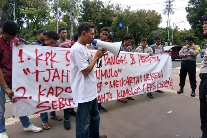 Demonstran Desak KPK Harus Segera Panggil dan Periksa Tjahjo Komolo