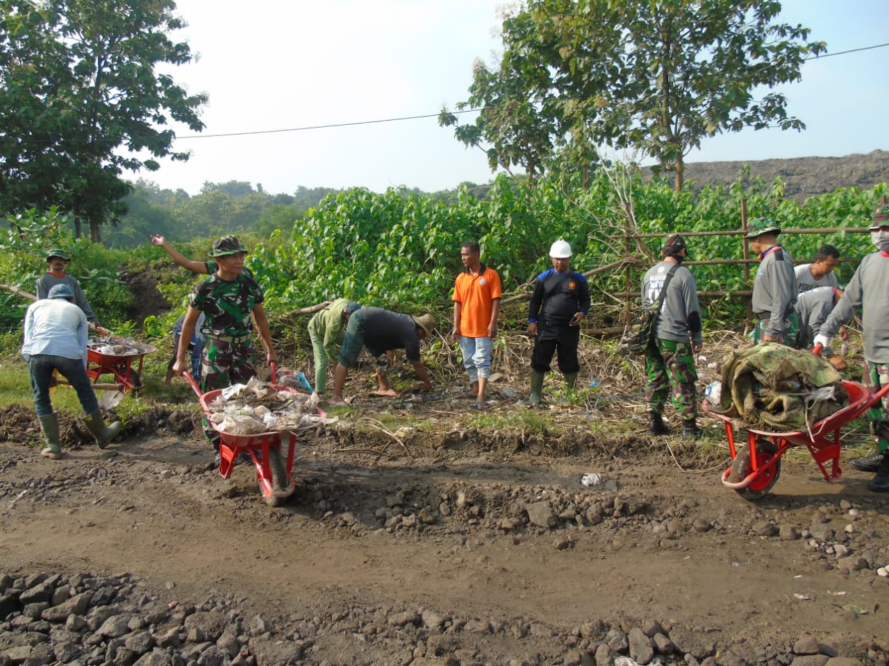 Kodim 0735/Surakarta di Hari Peduli Sampah Nasional 2019
