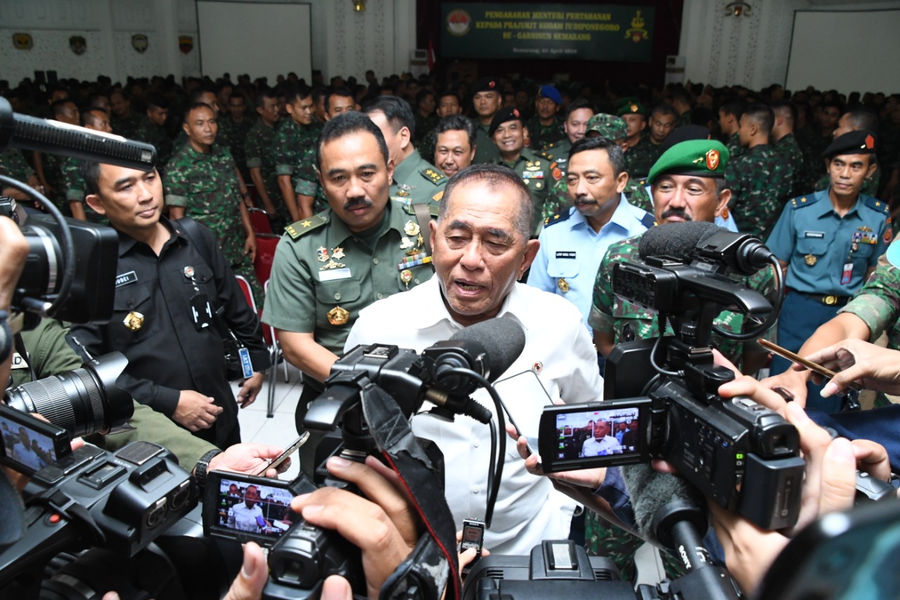 “Yang Lain Bisa Berubah Pindah Haluan. Tapi TNI Tidak!! “ Menhan RI Dihadapan Prajurit Kodam IV/Diponegoro