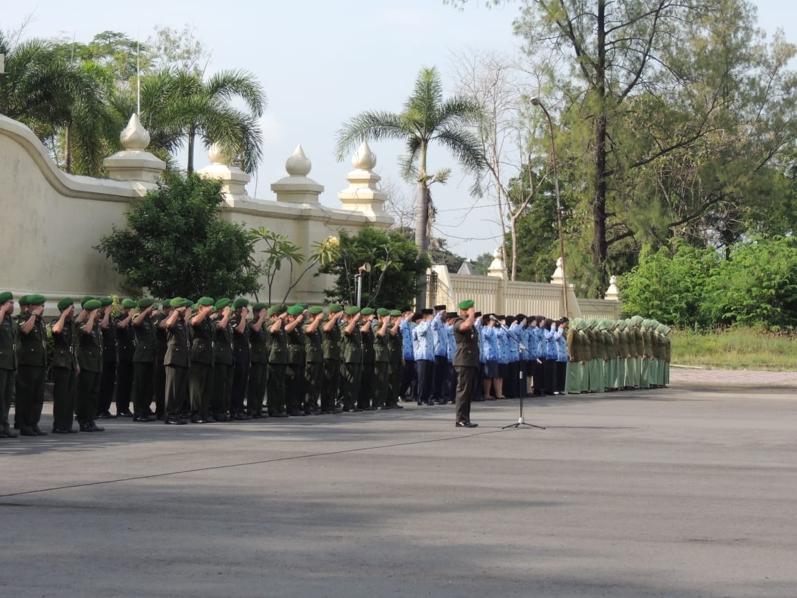 Ziarah Makam Pahlawan Kodim 0735/Surakarta Bersama Kasrem Jelang Peringatan HUT Korem Ke-53