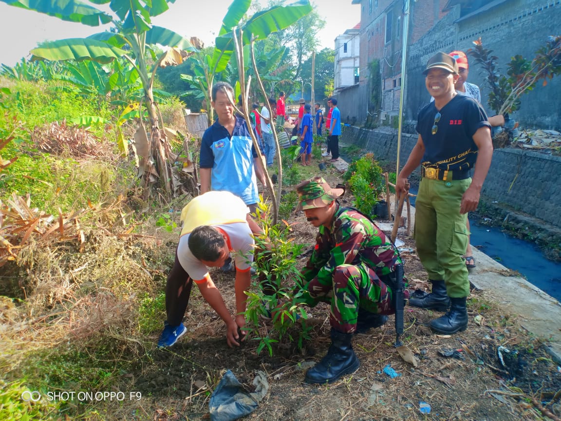 TNI AD Pucang Sawit pelopori warganya untuk penghijauan