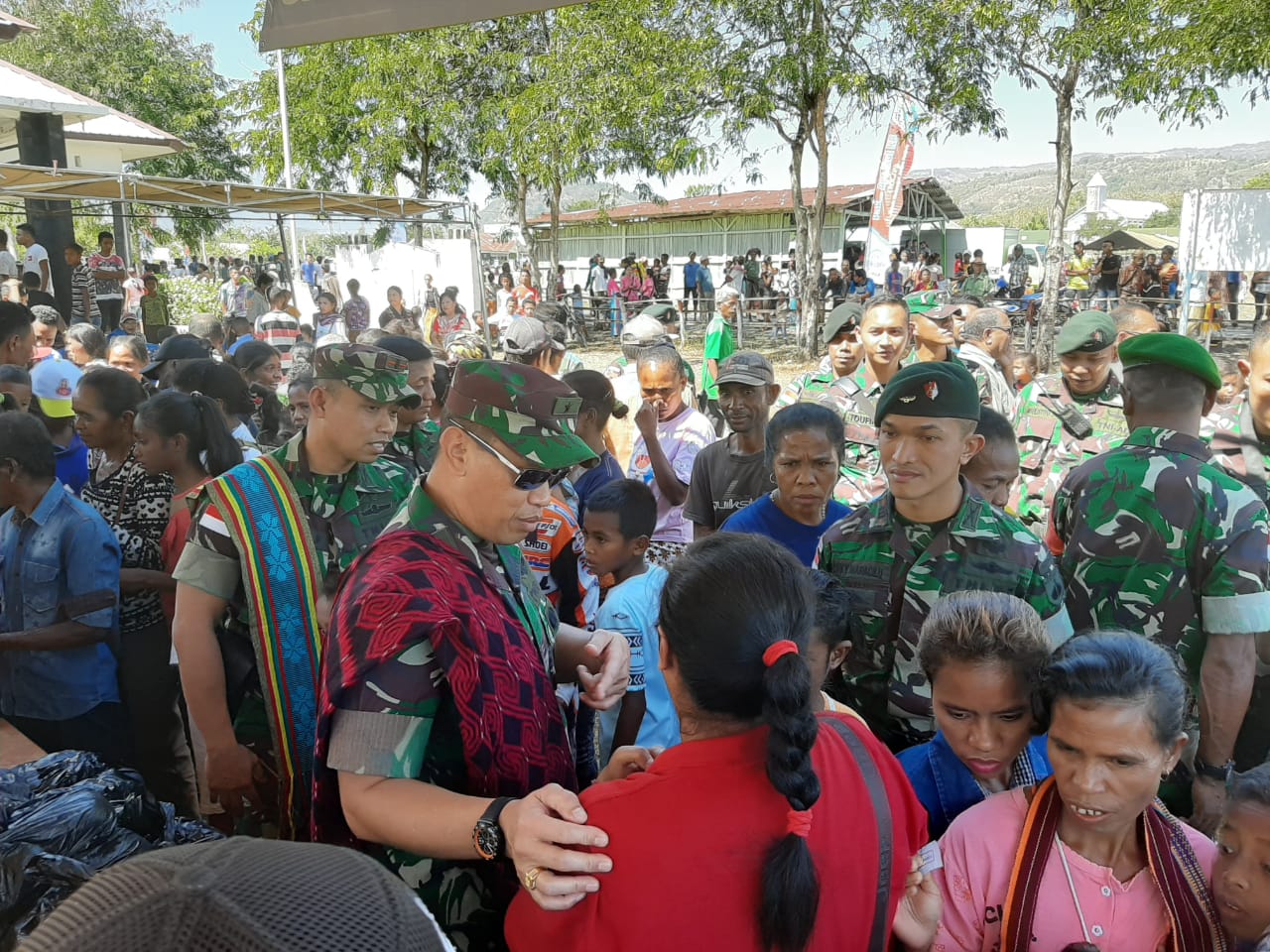 Dalwasops Satgas Pamtas Yonif Raider 408/Sbh, Kasdam Apresiasi Bakti Sosial