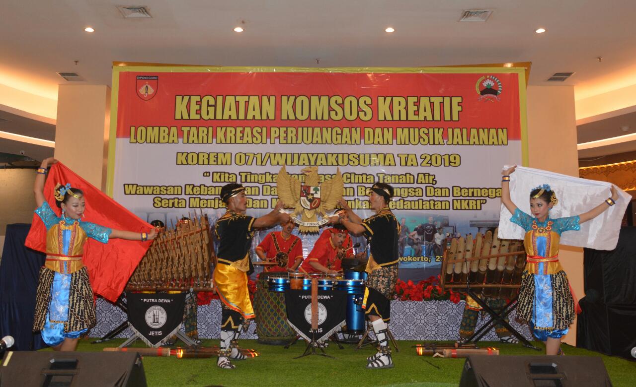 Ratusan Pelajar dan Penyanyi Jalanan, Adu Kreativitas di Depan Tentara