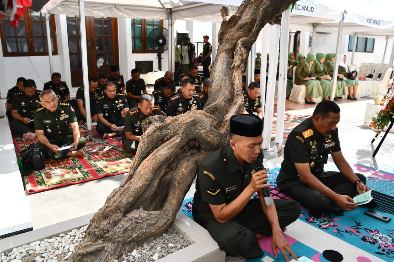 Jelang HUT ke 69 Kodam IV, Pangdam Ziarah ke Makam  Pangeran Diponegoro