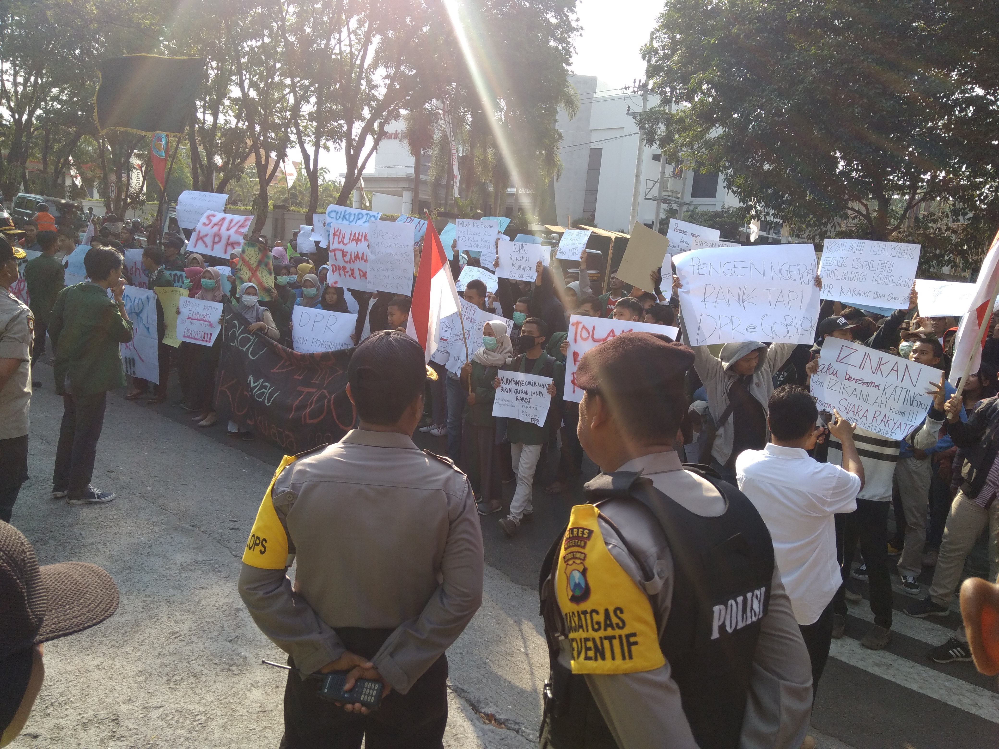 Ratusan Masa Demo DPRD Kab. Magetan Tolak RUU Kontroversial