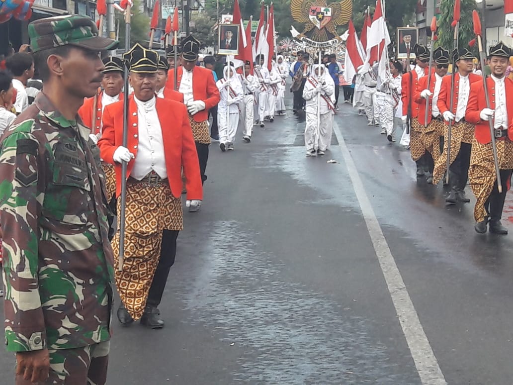 TNI AD, Sertu Junaidi Ikut Semarakkan Kirab  Budaya