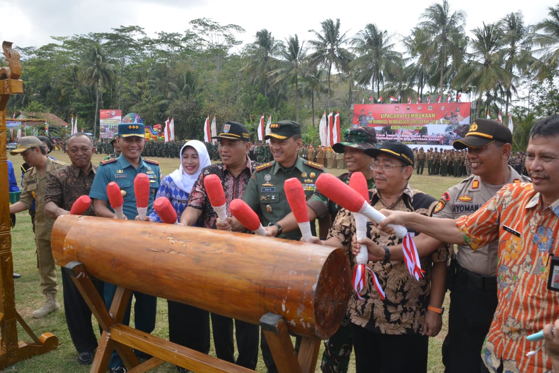 Danrem 071/Wijayakusuma Hadiri Pembukaan TMMD 106 Cilacap