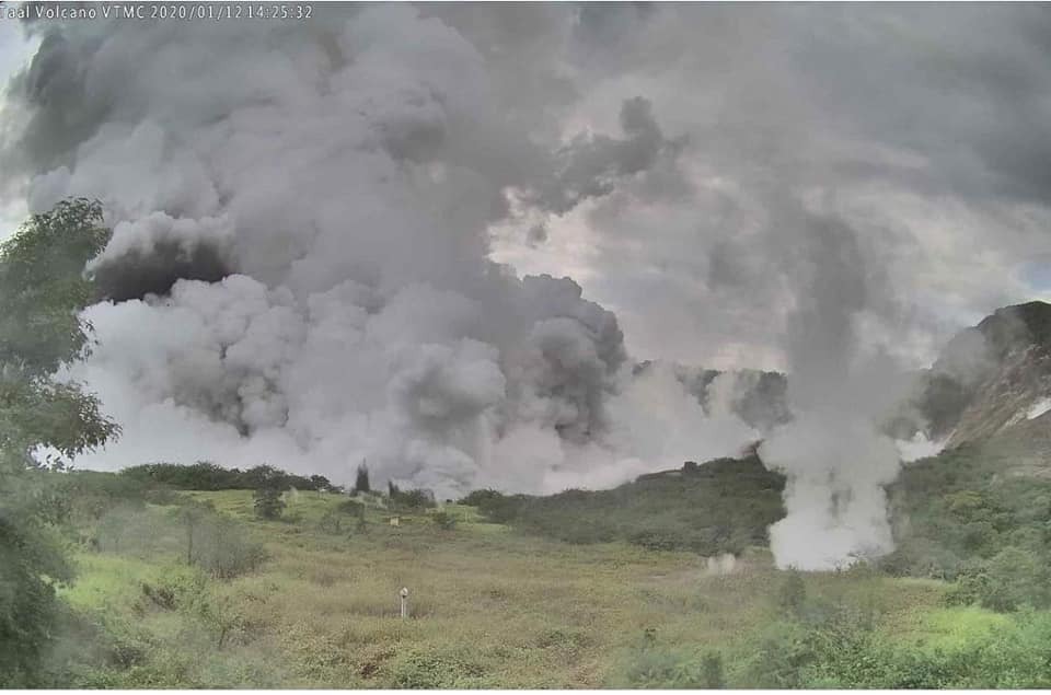 BNPB Pastikan Abu Vulkanik Erupsi Gunungapi Taal Tak Sampai ke Indonesia