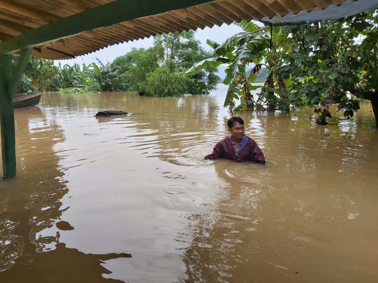Banjir Banyumas Prajurit TNI Aktifkan Evakuasi Korban Kebanjiran