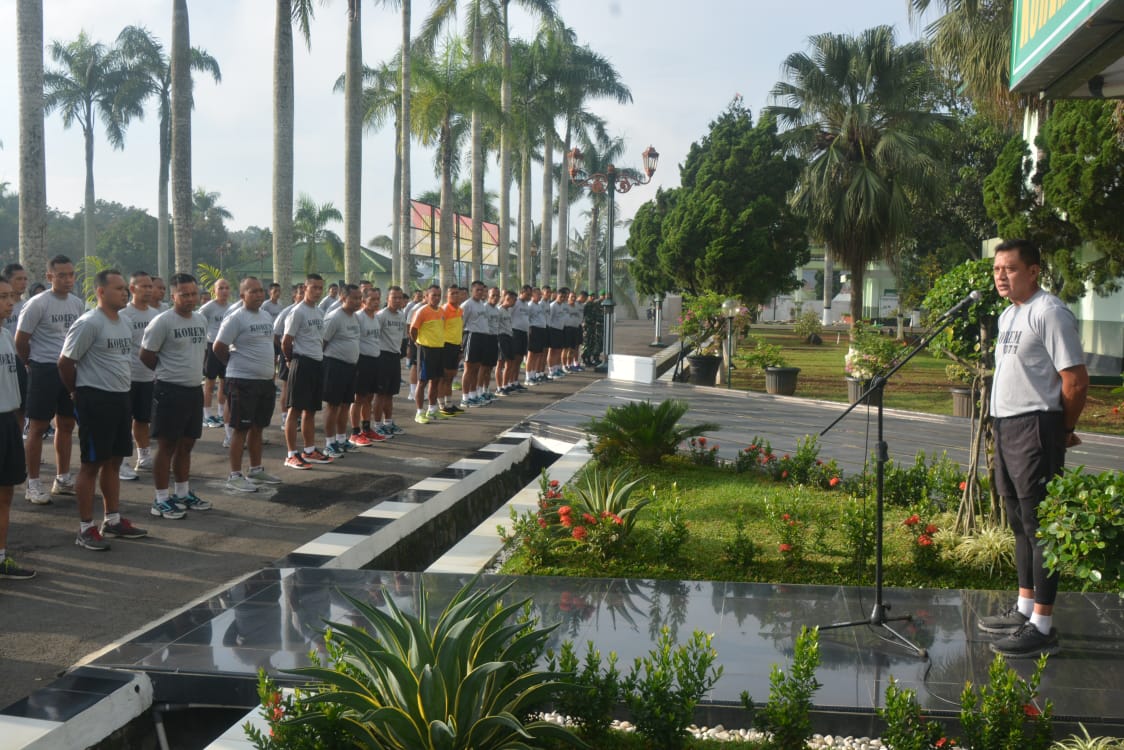 Hambat penyebaran Covid-19, Danrem 071/Wijayakusuma Berikan Jam Komandan Pada Prajurit dan PNS Makorem 071/Wk.