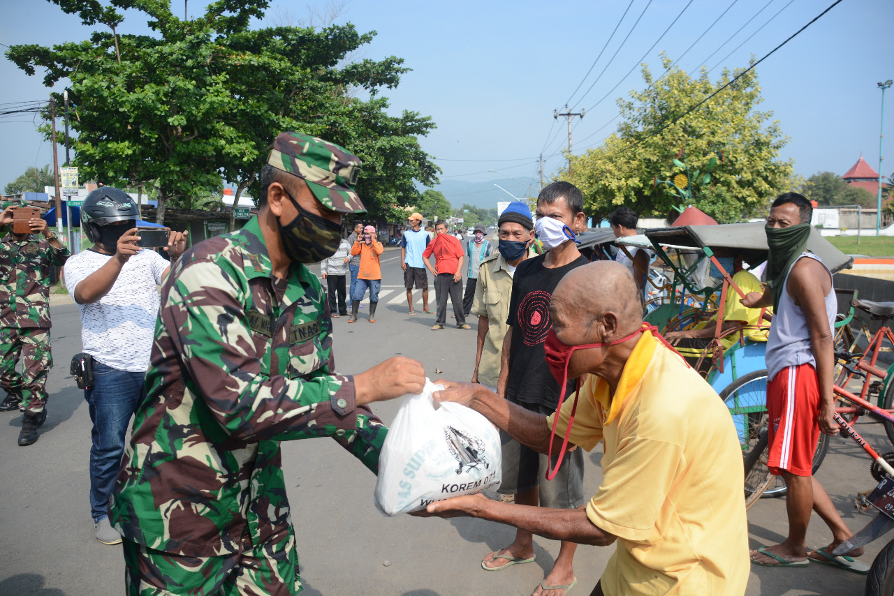 Korem 071/Wijayakusuma Kembali Peduli Warganya Terdampak Covid-19