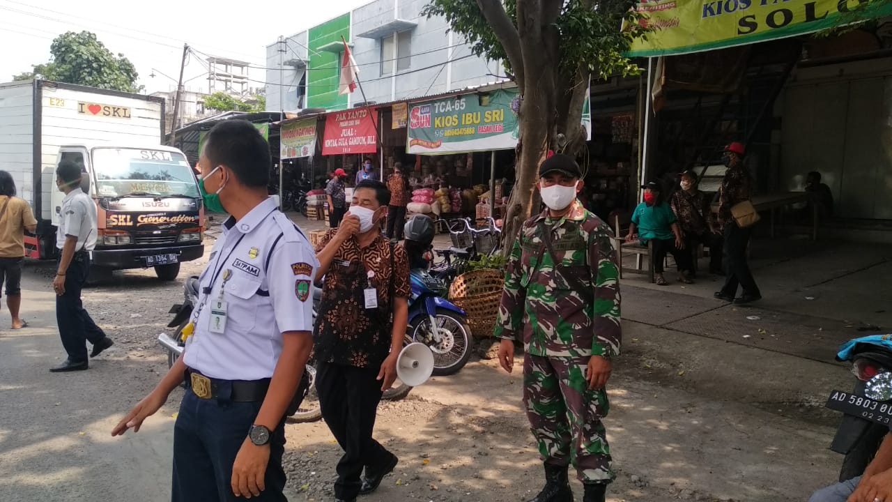 Disperindag Operasi Sidak Masker di Pasar Legi Solo