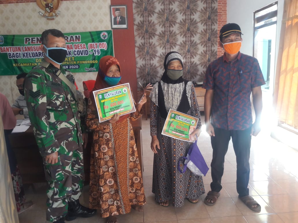 Pemdes Ngraket Salurkan BLT DD Tahap II Kepada 30 Keluarga Penerima Manfaat