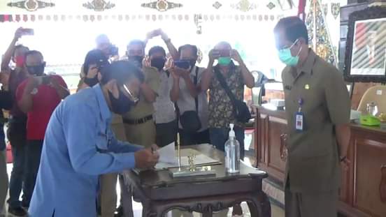 Akirnya Dirut PDAM Lawu Tirta Dilantik