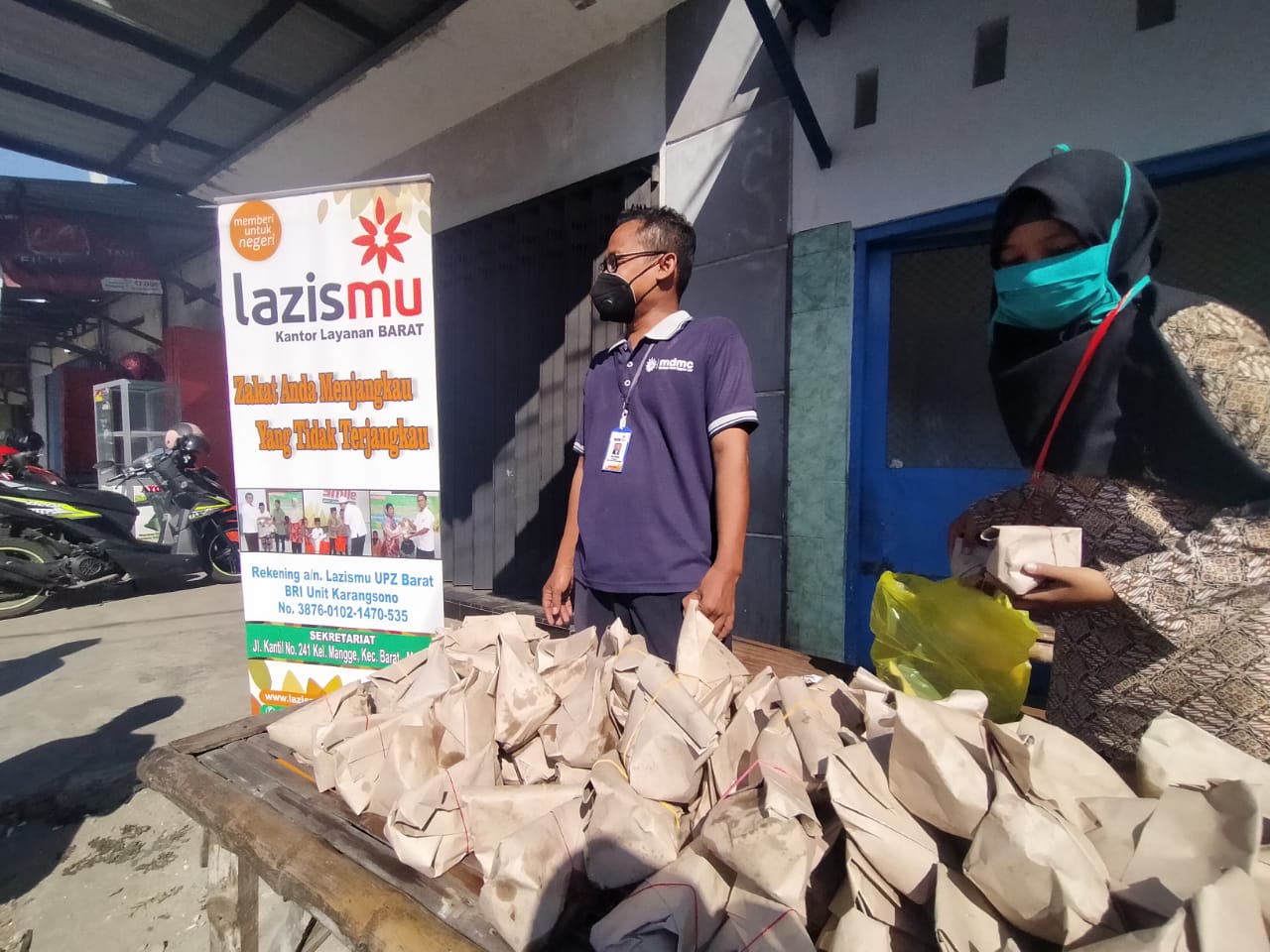 KL LAZISMU BARAT BERBAGI SEDEKAH NASI