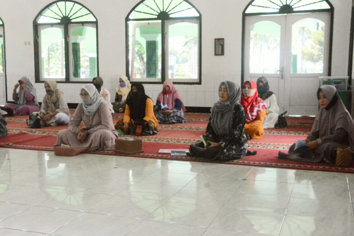 Tingkatkan Kualitas Keimanan dan Ketakwaan, Persit KCK Koorcab Rem 071 PD IV/Diponegoro Gelar Pengajian Rutin