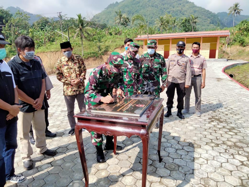 Pangdam IV/Diponegoro Teken Prasasti Sentra Ekonomi Masyarakat Darmakradenan