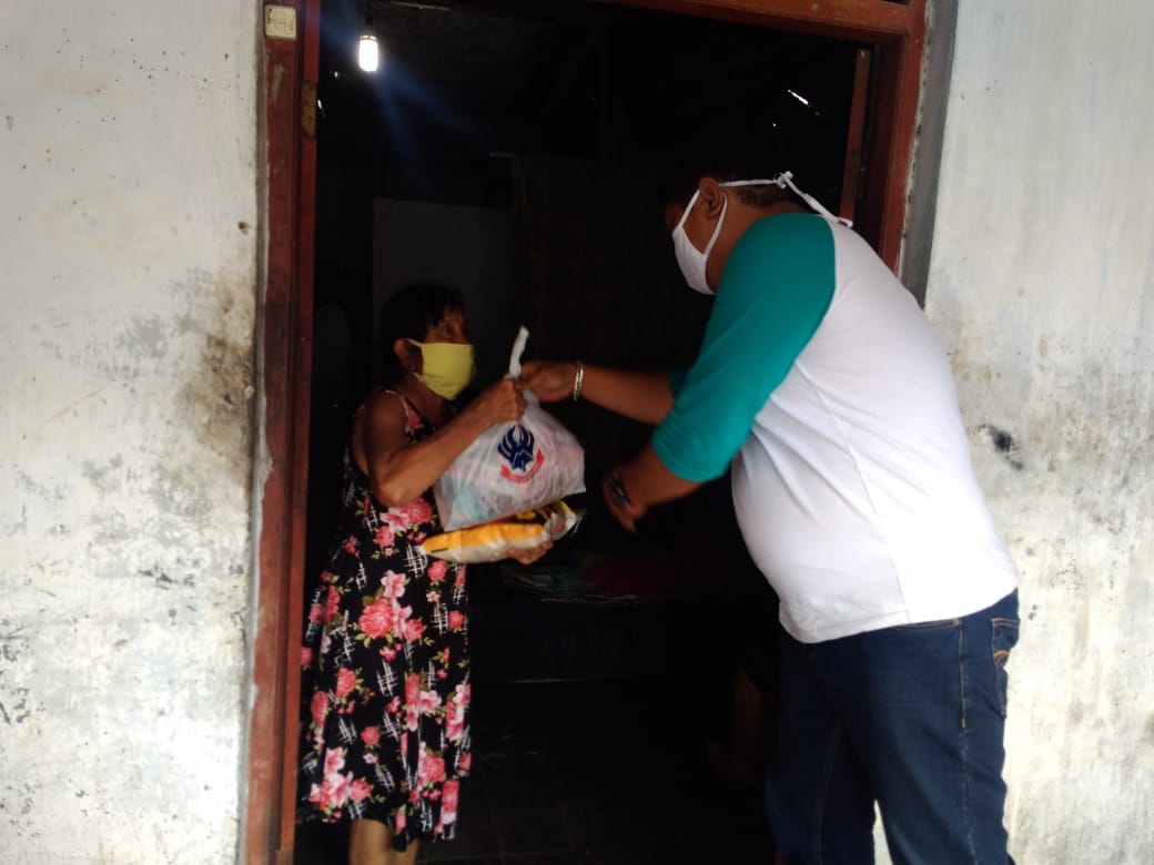 Hari Pers, IJM Salurkan Sembako Warga Terdampak Covid 19