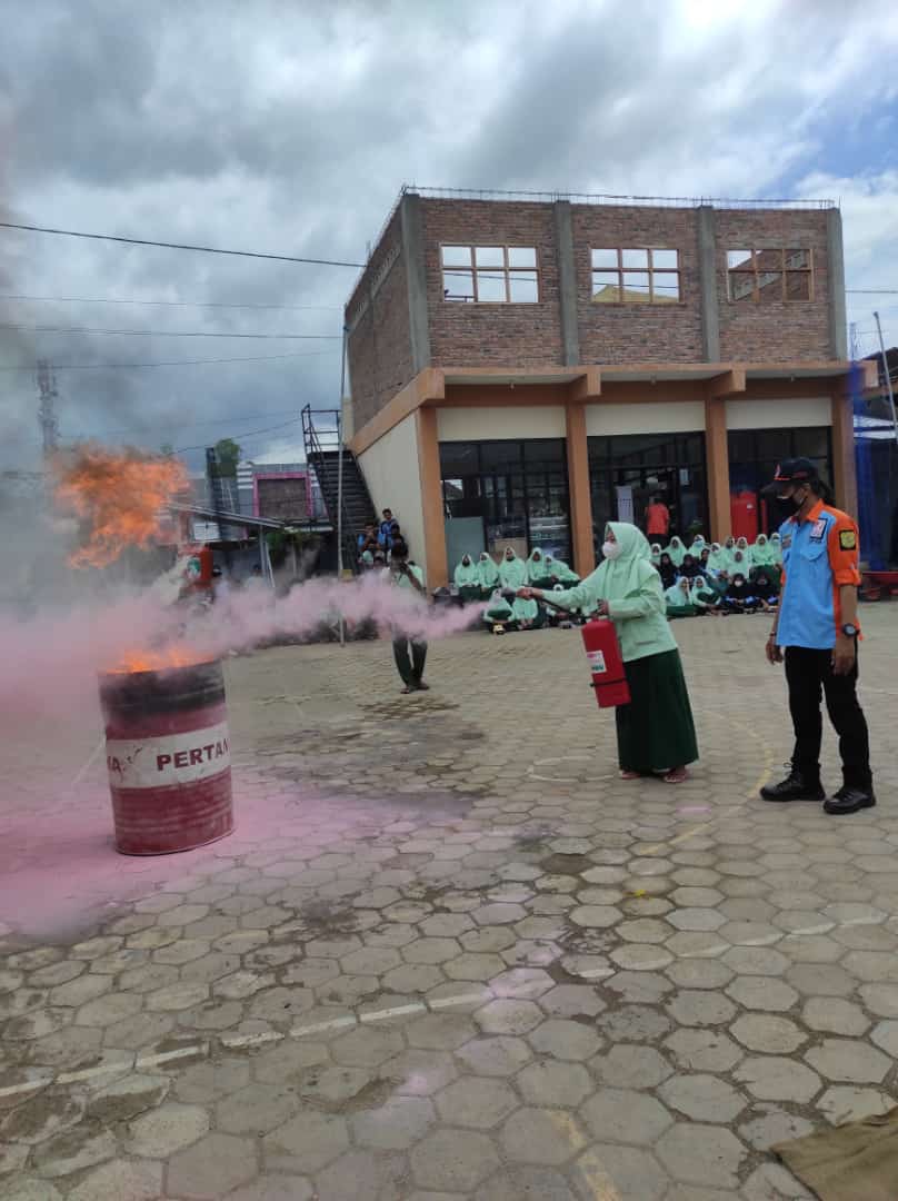 SPAB SRPB Jatim dan BPBD Jatim Sambangi Ponpes Al Anwar Pacitan