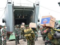 Tiga Kapal TNI AD Angkut Bantuan Kemanusiaan Menuju Kalsel dan Sulbar