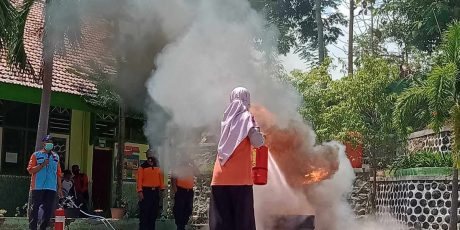 Pendidikan Aman Bencana Bersama SRPB Di SMPN 1 Gemarang Madiun