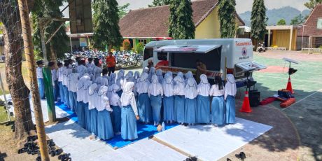Metode Tayangan Videotron Jadi Daya Tarik SPAB di SMAN 1 Pronojiwo