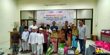 SMSI Surabaya – Korposari Salurkan Bantuan dan Santunan ke Puluhan Anak Yatim Piatu
