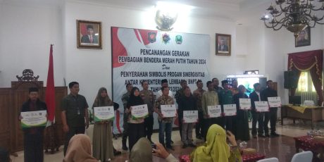 Pencanangan Gerakan Pembagian Bendera Merah Putih Tahun 2024, Ini Pesan Pj Bupati Magetan