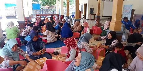 Pelatihan Daur Ulang Sampah Wates Panekan, Menuju Solusi Ekonomi Kreatif