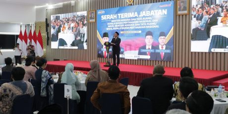 Menteri ATR/Kepala BPN Ajak Tamu yang Hadir dalam Sertijab untuk Doakan Almarhumah Ibu Ani Yudhoyo