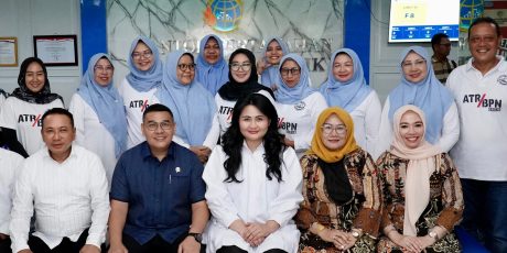 Kunjungi Kantah Kabupaten Gresik, Wamen Ossy Tekankan Soal Pengelolaan Pertanahan yang Adil, Merata, dan Berkesinambungan dengan Ekonomi