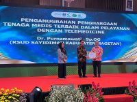 dr. PURNAMAWATI, SP.OG dari RSUD Sayidiman Magetan Terima Penghargaan Dari Pj. Gubernur Jatim