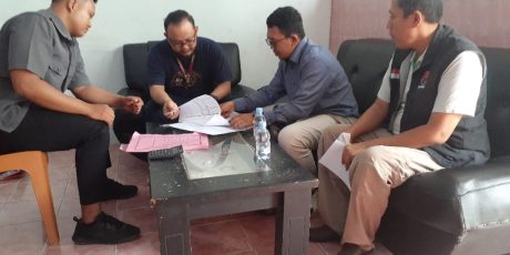 PILKADA CURANG? Bukti Dugaan Pemilih Ganda dan Tanda Tangan Identik Diserahkan Ke Bawaslu Magetan