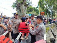 Liburan Aman dan Nyaman di Telaga Sarangan, Polres Magetan Hadirkan Patroli Humanis