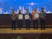 Perintis BPJS Kesehatan, Fachmi Idris, Raih Life Achievement KORPRI Award