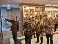 Meniti Jalan Damai di Luar Sidang